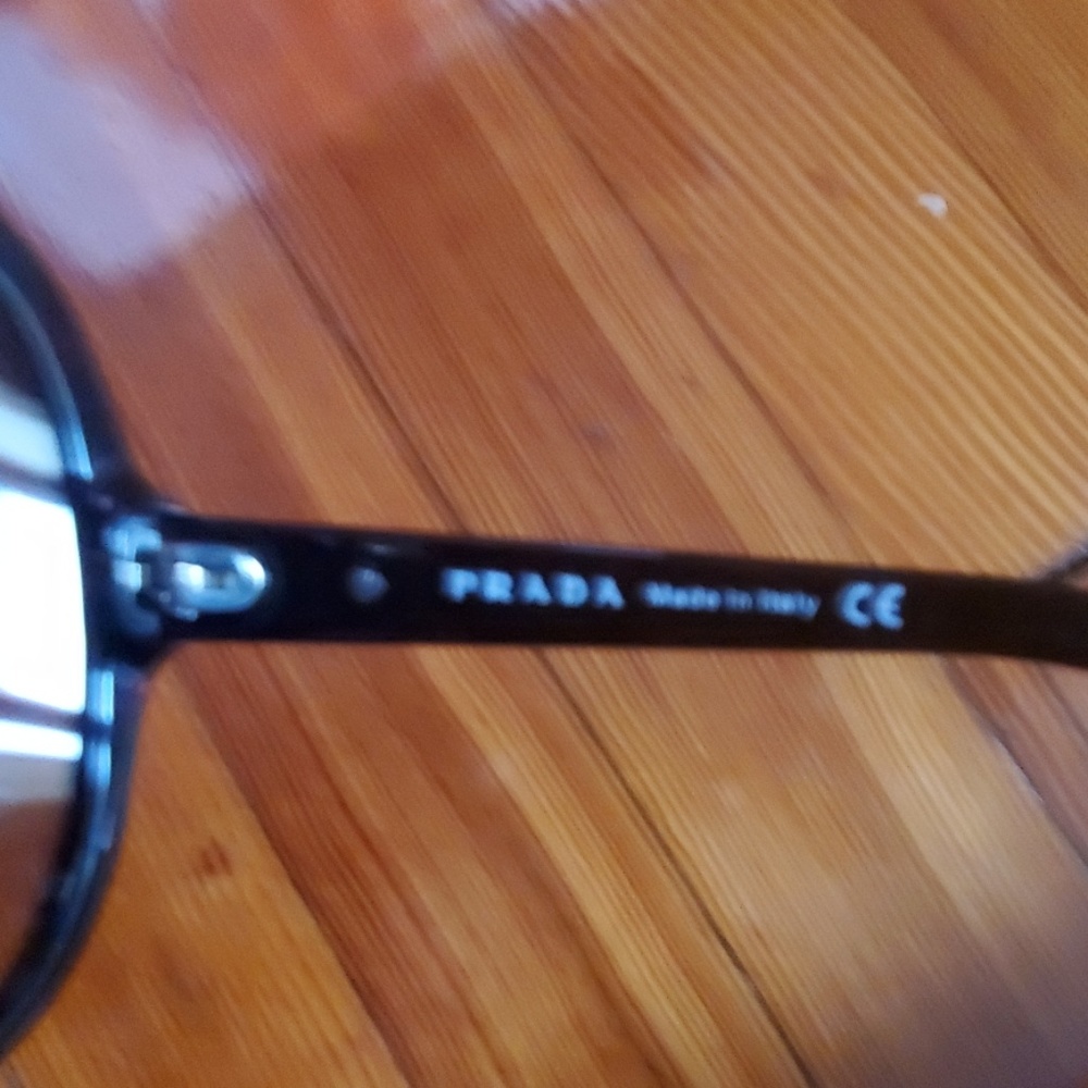 Prada sunglasses - Picture 4 of 6